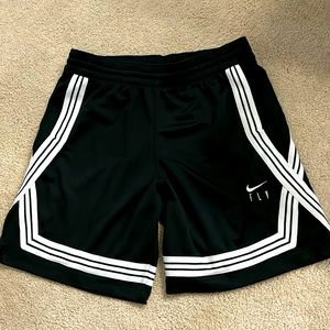 Nike fly basketball shorts